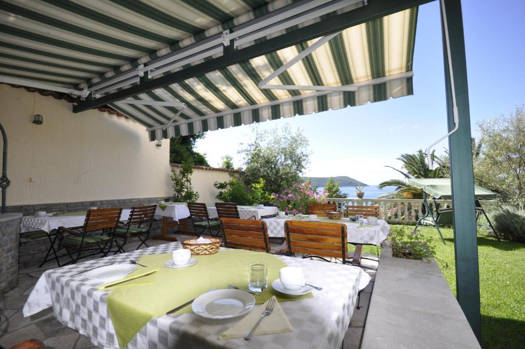 Garni Hotel Bokeska Noc Herceg Novi Kültér fotó
