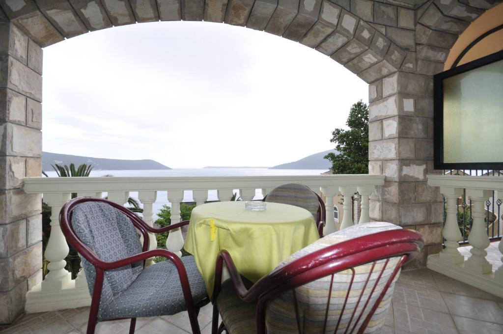 Garni Hotel Bokeska Noc Herceg Novi Kültér fotó